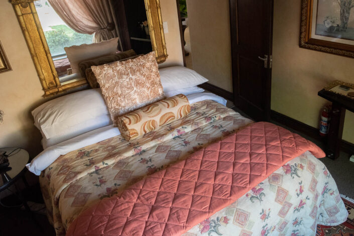Beautiful Tuscan Style luxury accommodation in Bloemfontein. Room with garden view. Double bed